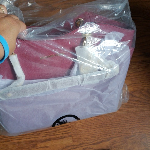 Sold Red leather sholder purses - Picture 3 of 4